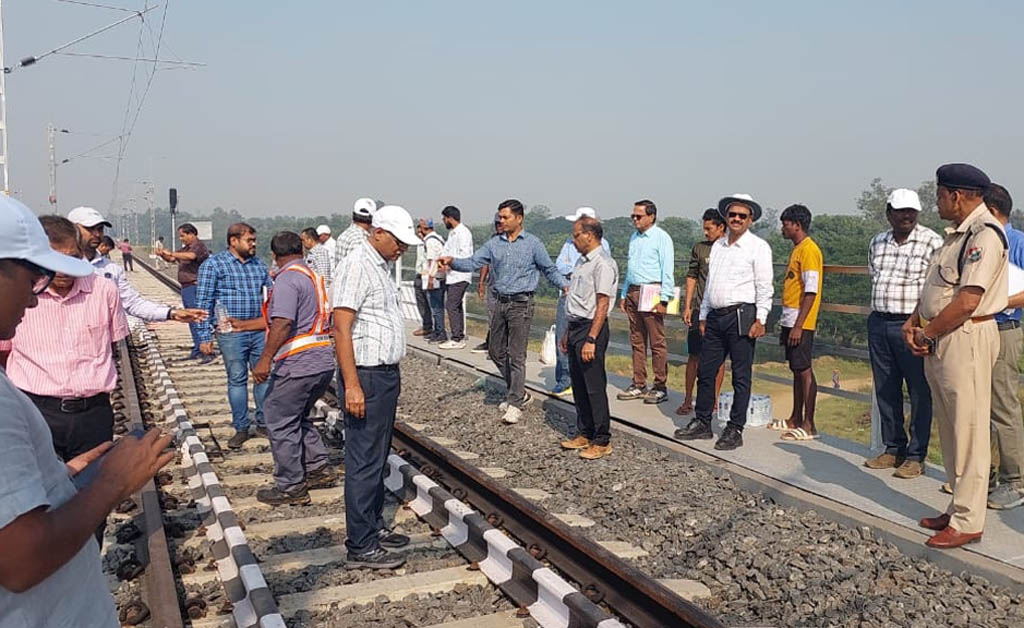 ହିନ୍ଦୋଳ ରୋଡ୍ ଏବଂ ମେରାମଣ୍ଡଳୀ ମଧ୍ୟରେ ନବନିର୍ମିତ ଲାଇନ ଯାଞ୍ଚ କଲେ ରେଳ ସୁରକ୍ଷା କମିଶନର ହିନ୍ଦୋଳ ରୋଡ୍ ଏବଂ ମେରାମଣ୍ଡଳୀ ମଧ୍ୟରେ ନବନିର୍ମିତ ଲାଇନ ଯାଞ୍ଚ କଲେ ରେଳ ସୁରକ୍ଷା କମିଶନର