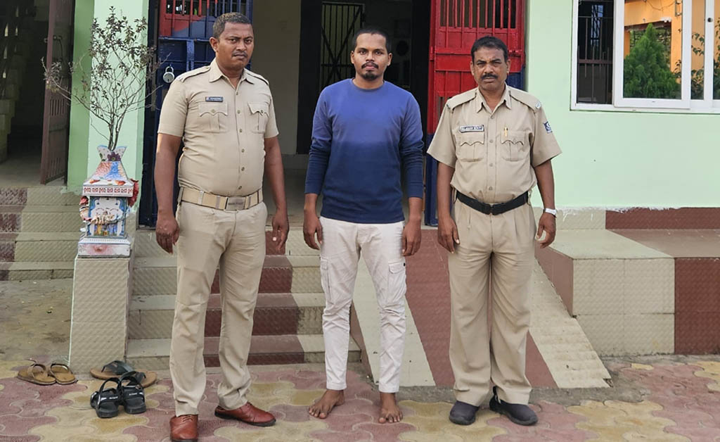 ଅର୍ଥ ଠକେଇ ଅଭିଯୋଗରେ ଯୁବକ ଗିରଫ ଅର୍ଥ ଠକେଇ ଅଭିଯୋଗରେ ଯୁବକ ଗିରଫ