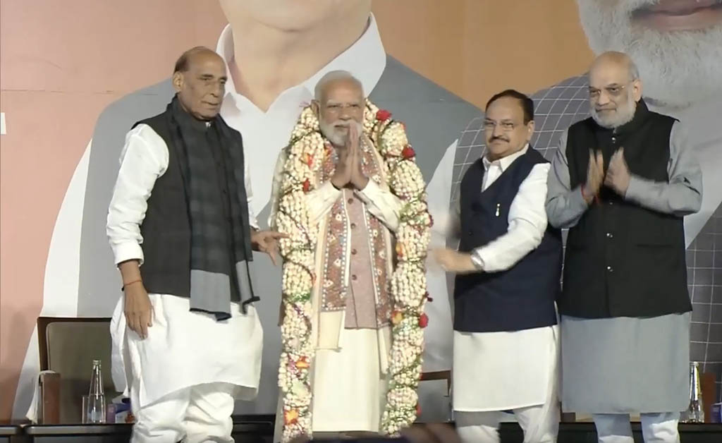 ବିହାର ନିର୍ବାଚନ: ବିଜେପି ମୁଖ୍ୟାଳୟରେ ପ୍ରଧାନମନ୍ତ୍ରୀ ମୋଦୀଙ୍କୁ ଭବ୍ୟ ସ୍ୱାଗତ ପ୍ରଧାନମନ୍ତ୍ରୀ ମୋଦୀ