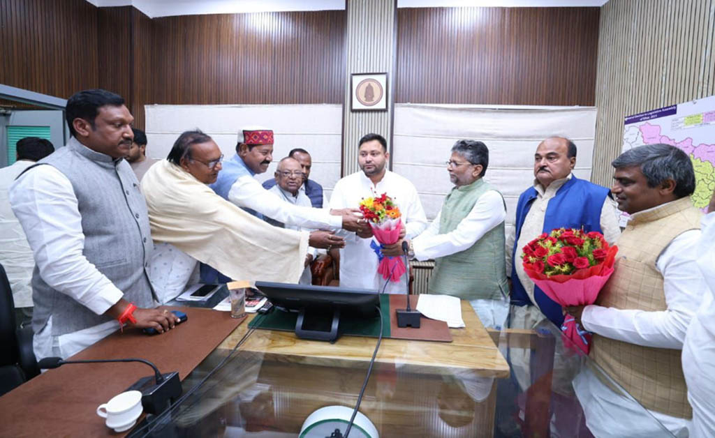 RJD ବିଧାୟକ ଦଳର ନେତା ହେଲେ ତେଜସ୍ୱୀ ଯାଦବ: ସଂଗଠନକୁ ମଜବୁତ କରିବାକୁ ଦେଲେ ପ୍ରତିଶ୍ରୁତି RJD ବିଧାୟକ ଦଳର ନେତା ହେଲେ ତେଜସ୍ୱୀ ଯାଦବ: ସଂଗଠନକୁ ମଜବୁତ କରିବାକୁ ଦେଲେ ପ୍ରତିଶ୍ରୁତି