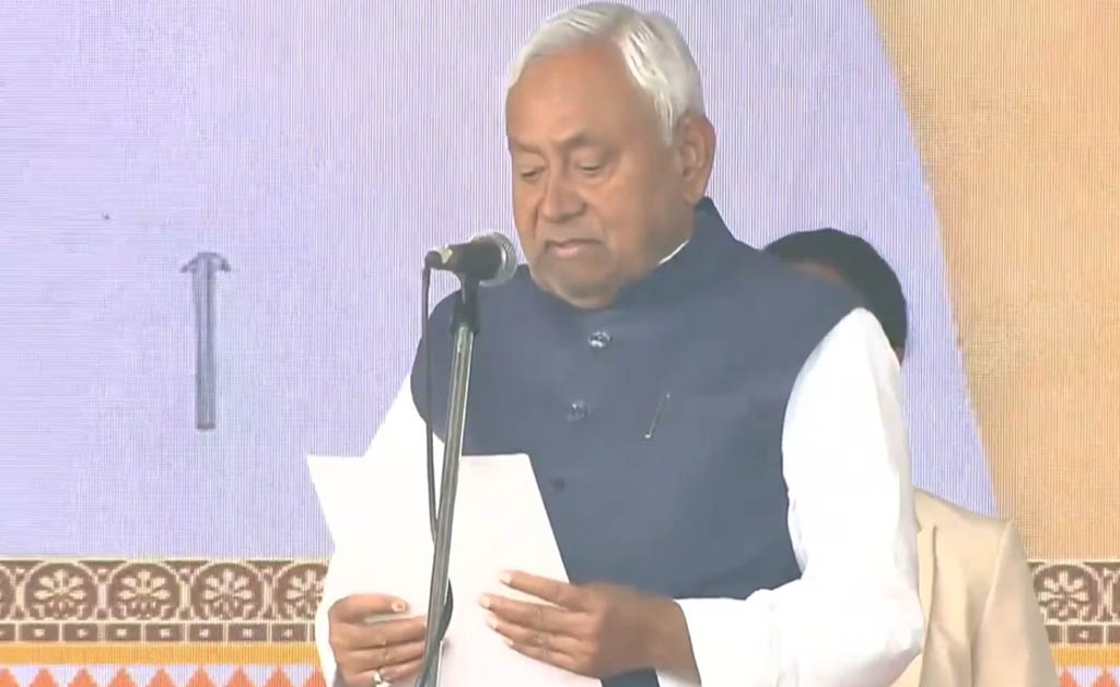 ଦଶମ ଥର ପାଇଁ ବିହାରର ମୁଖ୍ୟମନ୍ତ୍ରୀ ହେଲେ ନୀତିଶ କୁମାର: ମନ୍ତ୍ରୀ ଭାବେ ଶପଥ ନେଲେ ୨୬ ବିଧାୟକ ଦଶମ ଥର ପାଇଁ ବିହାରର ମୁଖ୍ୟମନ୍ତ୍ରୀ ହେଲେ ନୀତିଶ କୁମାର: ମନ୍ତ୍ରୀ ଭାବେ ଶପଥ ନେଲେ ୨୬ ବିଧାୟକ