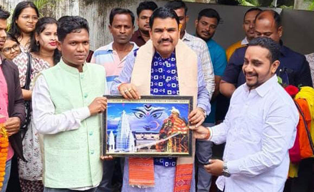 ସ୍ବତନ୍ତ୍ର ଶିକ୍ଷକ ପଦବୀ ଅନୁମୋଦନ ପାଇଁ ଓଏସଇଏଫଡ଼ି ପକ୍ଷରୁ ଶିକ୍ଷାମନ୍ତ୍ରୀଙ୍କୁ ଧନ୍ୟବାଦ୍ ଜ୍ଞାପନ ସ୍ବତନ୍ତ୍ର ଶିକ୍ଷକ ପଦବୀ ଅନୁମୋଦନ ପାଇଁ ଓଏସଇଏଫଡ଼ି ପକ୍ଷରୁ ଶିକ୍ଷାମନ୍ତ୍ରୀଙ୍କୁ ଧନ୍ୟବାଦ୍ ଜ୍ଞାପନ