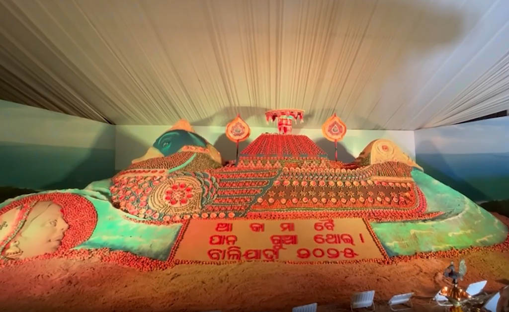କଟକ ବାଲିଯାତ୍ରା ପଡିଆରେ ଏକ ନୂତନ ବିଶ୍ୱ ରେକର୍ଡ ସୃଷ୍ଟି କଲେ ବାଲୁକା ଶିଳ୍ପୀ ସୁଦର୍ଶନ ପଟ୍ଟନାୟକ Sudarsan Patnaik - World Record for boat Sand Art at Baliyatra