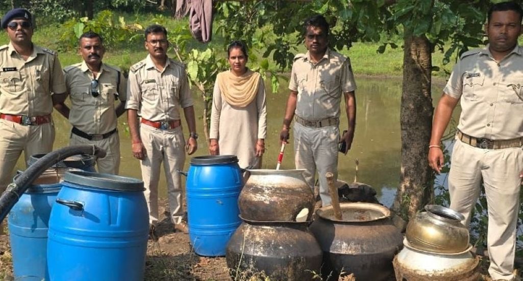 Nuapada Bypoll: ନୂଆପଡାରୁ ଜବତ ହେଲା ବହୁ ପରିମାଣର ମଦ, ଏହାର ମୂଲ୍ୟ କେତେ ହେବ ଜାଣନ୍ତି? Nuapada Bypoll