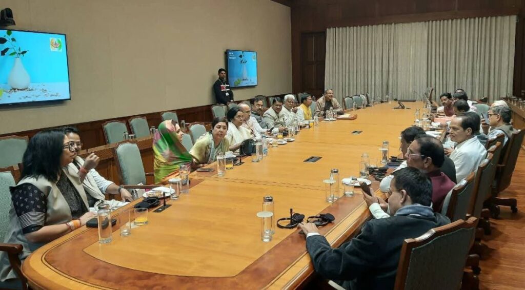 ଓଡିଶା ବିଜେପି ସାଂସଦମାନେ ଦିଲ୍ଲୀରେ କଲେ ବୈଠକ, ରାଜ୍ୟ ସଂଗଠନ ଅବଗତ ଅଛି କି ? ଓଡିଶାର ବିଜେପି ସାଂସଦମାନେ