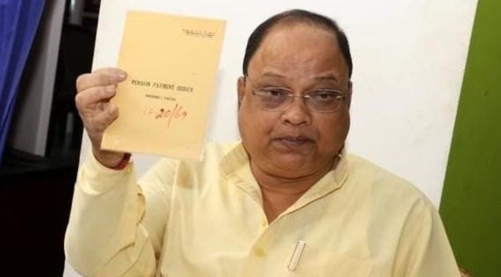 ବିଧାୟକଙ୍କ ବର୍ଦ୍ଧିତ ଦରମାକୁ ବିରୋଧ କରି ବଡ ପଦକ୍ଷେପ ନେଲେ ପ୍ରସାଦ ହରିଚନ୍ଦନ ବିଧାୟକଙ୍କ ବର୍ଦ୍ଧିତ ଦରମା