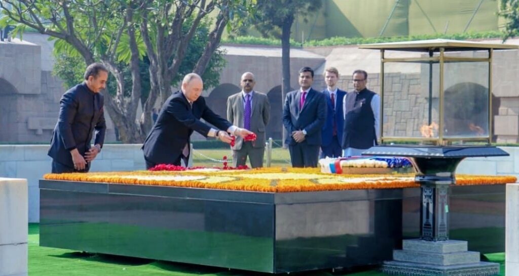 Putin Pays Tribute at Rajghat