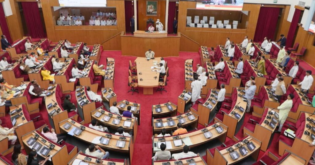 ଓଡିଶା ବିଧାୟକମାନଙ୍କ ବଢିଲା ଦରମା, ଏକାଥରେ ତିନିଗୁଣା ବୃଦ୍ଧି, ଜାଣନ୍ତୁ କେତେ ହେଲା.. ଓଡିଶା ବିଧାୟକମାନଙ୍କ ବଢିଲା ଦରମା