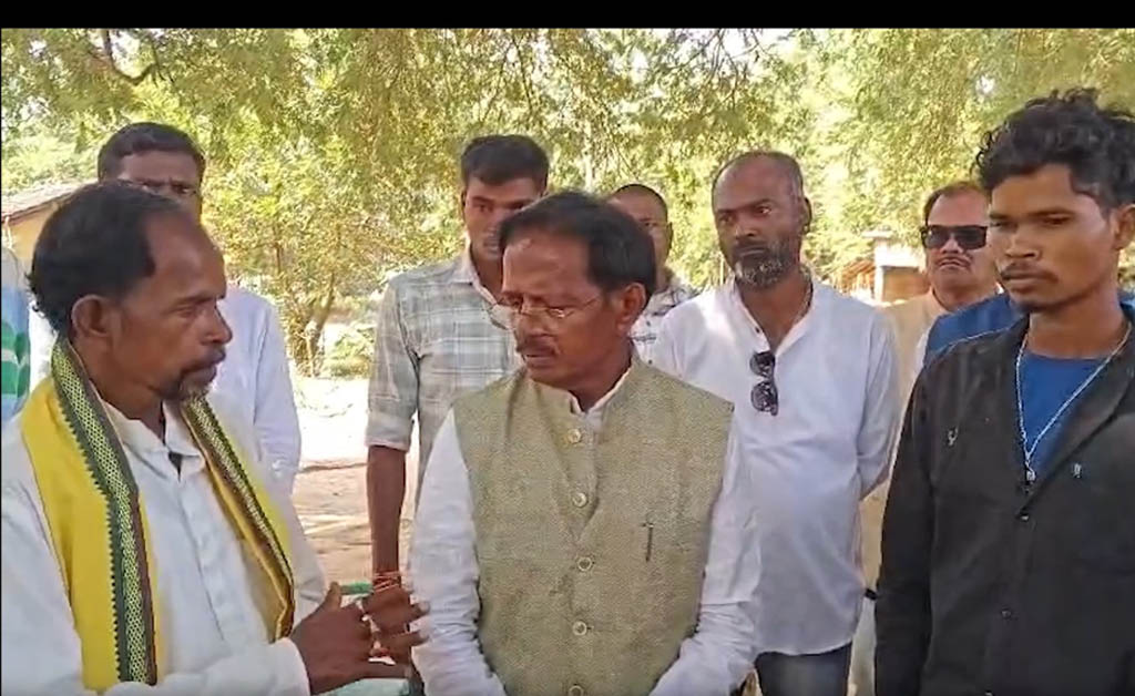 ମାଲକାନଗିରି ଏମଭି-୨୬ ଗ୍ରାମର ପୋଡାଜଳା ଘଟଣା: ଆଉ ୩ ଅଭିଯୁକ୍ତ ଗିରଫ Malkangiri: BJP MP Balabhadra Majhi Meets Clash Affected People