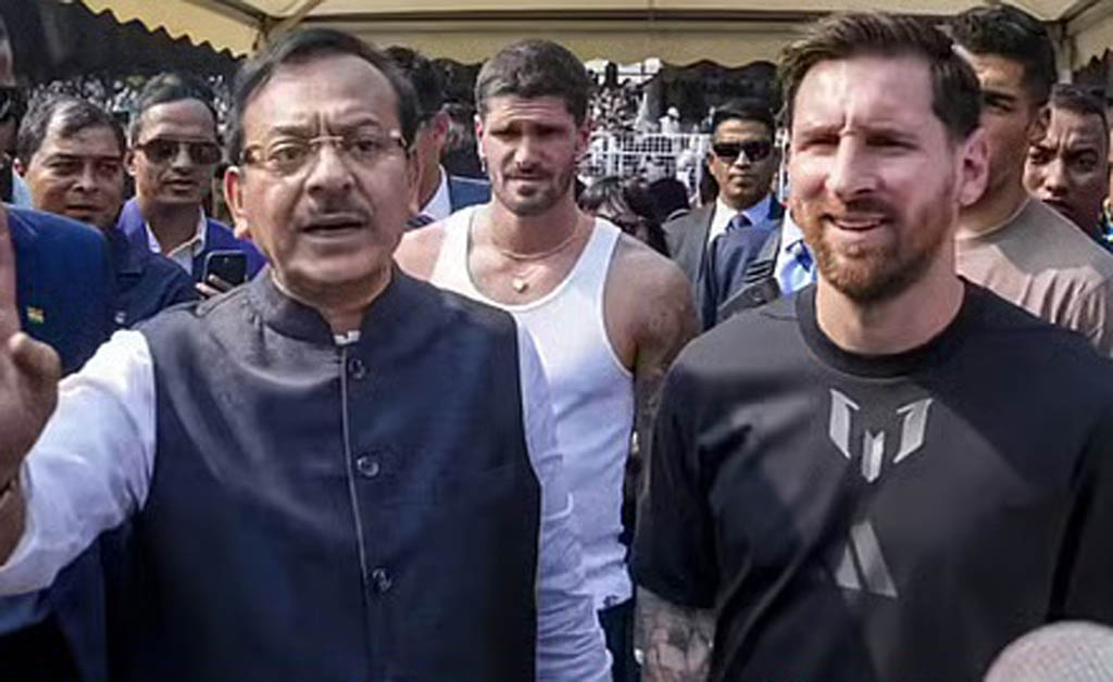 ମେସି ଇଭେଣ୍ଟରେ ବିଶୃଙ୍ଖଳା ପରେ ଇସ୍ତଫା ଦେଲେ ବଙ୍ଗଳାର କ୍ରୀଡା ମନ୍ତ୍ରୀ: ମମତା ବାନାର୍ଜୀଙ୍କୁ ଲେଖିଲେ ଚିଠି ମେସି ଇଭେଣ୍ଟରେ ବିଶୃଙ୍ଖଳା ପରେ ଇସ୍ତଫା ଦେଲେ ବଙ୍ଗଳାର କ୍ରୀଡା ମନ୍ତ୍ରୀ: ମମତା ବାନାର୍ଜୀଙ୍କୁ ଲେଖିଲେ ଚିଠି