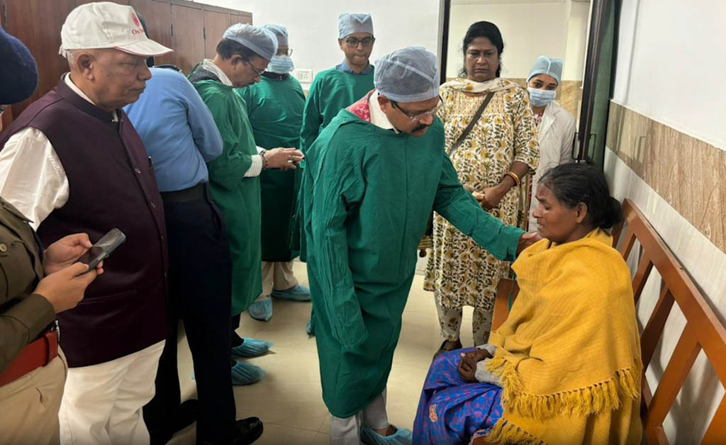 ଚିକିତ୍ସାଧୀନ ଆତ୍ମାହୂତି ପୀଡ଼ିତା ଛାତ୍ରୀଙ୍କ ସ୍ୱାସ୍ଥ୍ୟାବସ୍ଥା କଲେ ସ୍ୱାସ୍ଥ୍ୟ ଓ ପରିବାର କଲ୍ୟାଣ ମନ୍ତ୍ରୀ Rourkela: Mukesh Mahaling Reviews Smriti Toppo's Condition