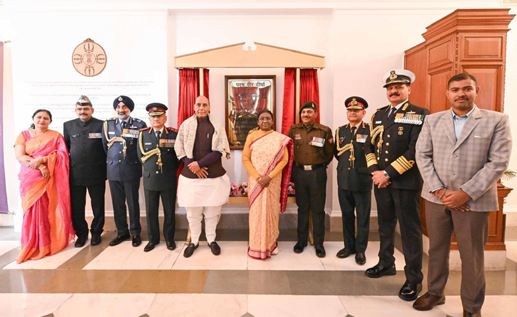 ଦେଶର ଅଜୟ ବୀରମାନଙ୍କୁ ଶ୍ରଦ୍ଧାଞ୍ଜଳି ସ୍ୱରୂପ ପରମବୀର ଗ୍ୟାଲେରୀକୁ ସ୍ବାଗତ କଲେ ପ୍ରଧାନମନ୍ତ୍ରୀ ଦେଶର ଅଜୟ ବୀରମାନଙ୍କୁ ଶ୍ରଦ୍ଧାଞ୍ଜଳି ସ୍ୱରୂପ ପରମବୀର ଗ୍ୟାଲେରୀକୁ ସ୍ବାଗତ କଲେ ପ୍ରଧାନମନ୍ତ୍ରୀ