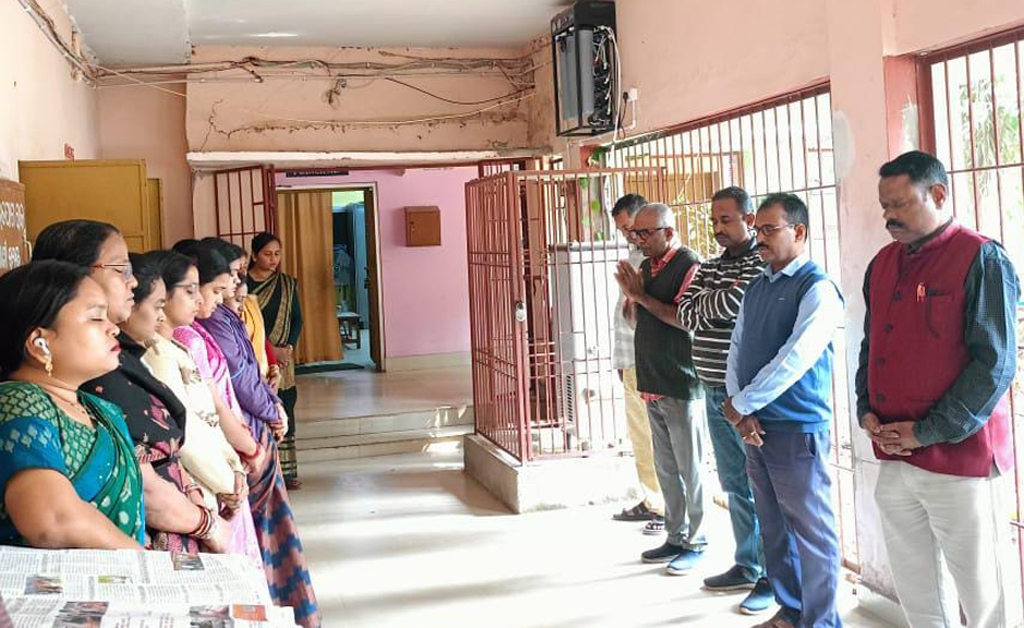 ବାଲୁଗାଁ ମହାବିଦ୍ୟାଳୟର ଅବସରପ୍ରାପ୍ତ ଅଧ୍ୟକ୍ଷ ମେଜର ବି.କେ. ନରେନ୍ଦ୍ରଙ୍କ ବିୟୋଗରେ ସ୍ମୃତି ଚ଼ାରଣ ସଭା ବାଲୁଗାଁ ମହାବିଦ୍ୟାଳୟର ଅବସରପ୍ରାପ୍ତ ଅଧ୍ୟକ୍ଷ ମେଜର ବି.କେ. ନରେନ୍ଦ୍ରଙ୍କ ବିୟୋଗରେ ସ୍ମୃତି ଚ଼ାରଣ ସଭା