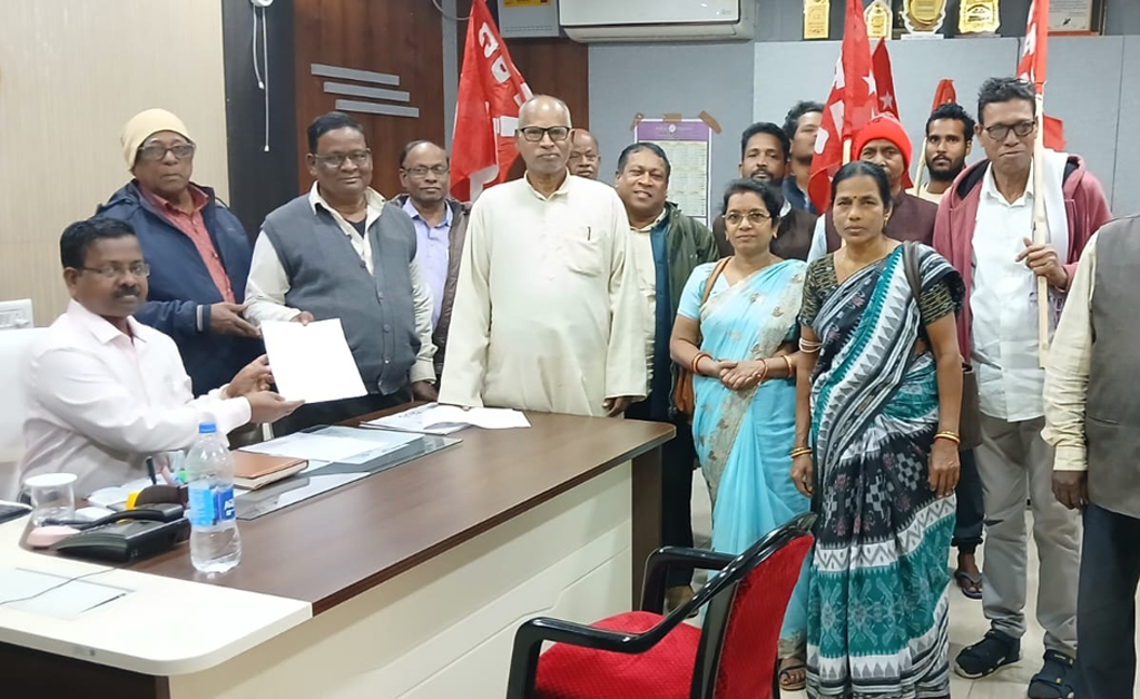 ବିଧାୟକ ଓ ମନ୍ତ୍ରୀଙ୍କ ଦରମା–ଭତ୍ତା ବୃଦ୍ଧିକୁ ବିରୋଧ କରି ରଣପୁରରେ ସିପିଆଇ (ଏମ୍)ର ପ୍ରତିବାଦ ବିଧାୟକ ଓ ମନ୍ତ୍ରୀଙ୍କ ଦରମା–ଭତ୍ତା ବୃଦ୍ଧିକୁ ବିରୋଧ କରି ରଣପୁରରେ ସିପିଆଇ (ଏମ୍)ର ପ୍ରତିବାଦ