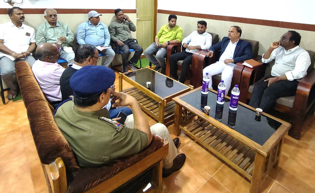 ବାଲୁଗାଁ ରେଳ ଷ୍ଟେସନ ପରାମର୍ଶଦାତା କମିଟି ବୈଠକ, ଯାତ୍ରୀ ସମସ୍ୟା ଉପରେ ଗୁରୁତ୍ଵ ବାଲୁଗାଁ ରେଳ ଷ୍ଟେସନ ପରାମର୍ଶଦାତା କମିଟି