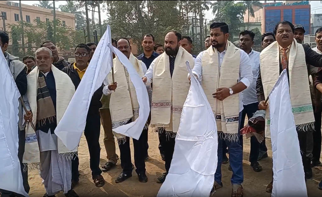 ଚାଷୀ ସଚେତନତା ରଥର ଶୁଭାରମ୍ଭ କାଳେ ଉଚ୍ଚ ଶିକ୍ଷାମନ୍ତ୍ରୀ ସୂର୍ଯ୍ୟବଂଶୀ ସୂରଜ Suryavanshi Suraj launched the farmer awareness Rath in Bhadrak