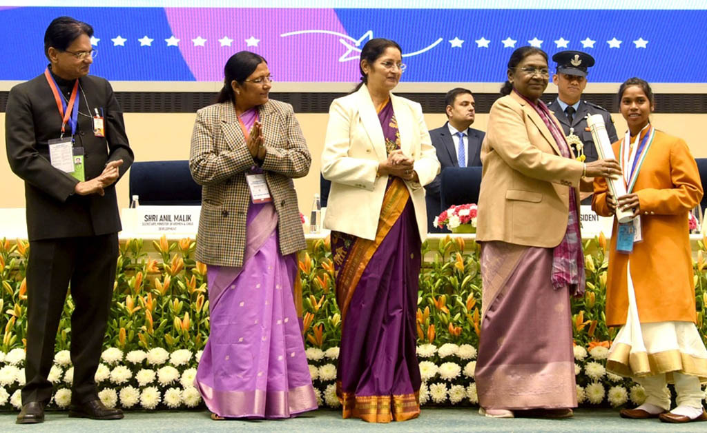 ପ୍ରଧାନମନ୍ତ୍ରୀ ରାଷ୍ଟ୍ରୀୟ ବାଲ ପୁରସ୍କାରରେ ସମ୍ମାନିତ ହେଲେ ଓଡ଼ିଶାର ଜ୍ୟୋତ୍ସ୍ନା ଶବର ପ୍ରଧାନମନ୍ତ୍ରୀ ରାଷ୍ଟ୍ରୀୟ ବାଲ ପୁରସ୍କାରରେ ସମ୍ମାନିତ ହେଲେ ଓଡ଼ିଶାର ଜ୍ୟୋତ୍ସ୍ନା ଶବର