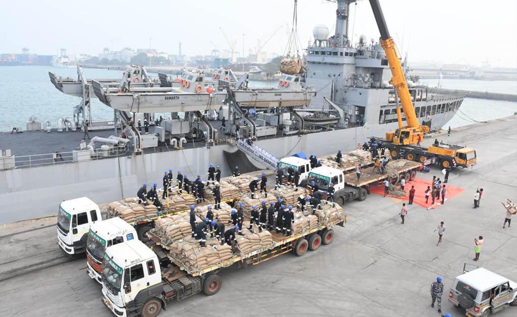 ଅପରେସନ୍ ସାଗର ବନ୍ଧୁ ଅଧୀନରେ ଶ୍ରୀଲଙ୍କାକୁ 700 ମେଟ୍ରିକ୍ ଟନ୍ ରିଲିଫ୍ ସାମଗ୍ରୀ ପଠାଇଲା ଭାରତ ଅପରେସନ୍ ସାଗର ବନ୍ଧୁ