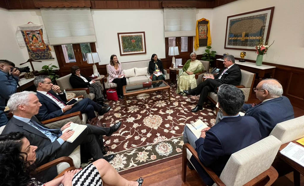 ନିର୍ମଳା ସୀତାରମଣଙ୍କୁ ଭେଟିଲେ ୟୁରୋପୀୟ ସଂଘର ପ୍ରତିନିଧି ଦଳ ନିର୍ମଳା ସୀତାରମଣଙ୍କୁ ଭେଟିଲେ ୟୁରୋପୀୟ ସଂଘର ପ୍ରତିନିଧି ଦଳ