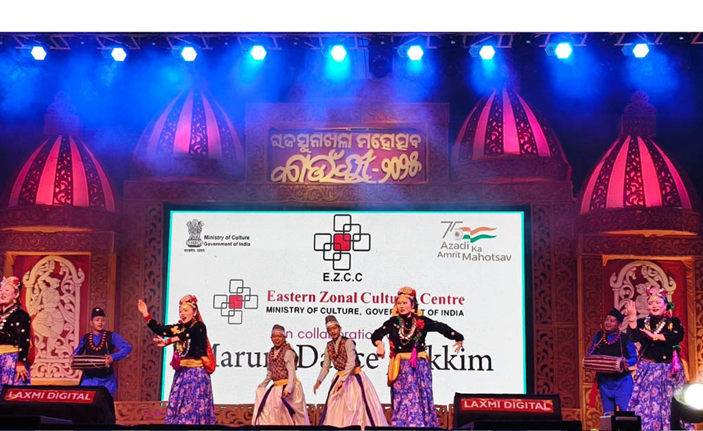 ରାଜସୁନାଖଳା ମହୋତ୍ସବ କାଉଁରୀ-୨୦୨୫: ଦର୍ଶକଙ୍କୁ ବିଭୋର କଲା ନେପାଳ ସିକିମର ମାରୁନି ନୃତ୍ୟ ରାଜସୁନାଖଳା ମହୋତ୍ସବ କାଉଁରୀ-୨୦୨୫: ଦର୍ଶକଙ୍କୁ ବିଭୋର କଲା ନେପାଳ ସିକିମର ମାରୁନି ନୃତ୍ୟ