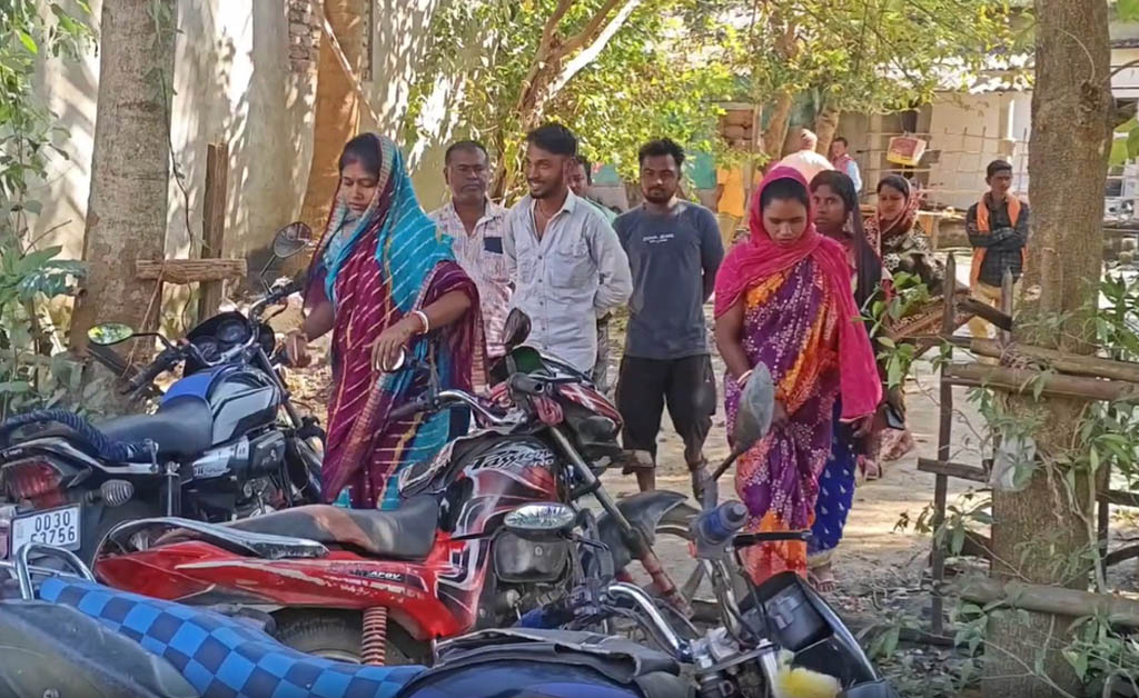 ମାଲକାନଗିରି ହିଂସା: ଧୀରେ ଧୀରେ ସୁଧୁରିବାରେ ଲାଗିଛି ଉତ୍ତେଜନାମୂଳକ ପରିସ୍ଥିତି Malkangiri violence updates