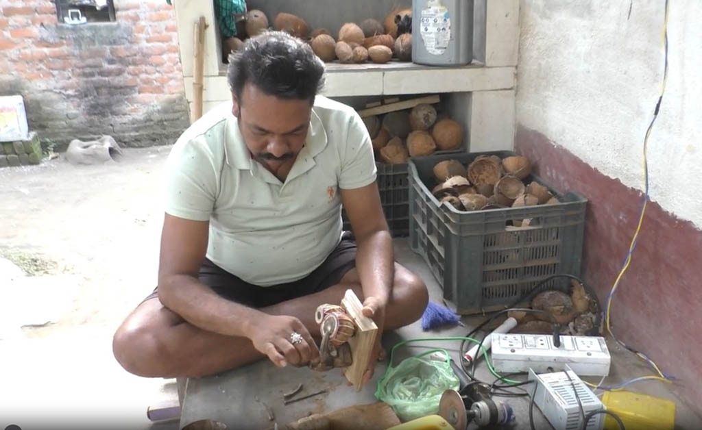 ସଢେଇରୁ ତିଆରି ହେଉଛି ଘରକରଣା ସାମଗ୍ରୀ: କଳାକୃତୀ ଦେଖିବାକୁ ଯେତିକି ସୁନ୍ଦର ସେତିକି ନିଆରା କଳାକୃତୀ ଦେଖିବାକୁ ଯେତିକି ସୁନ୍ଦର ସେତିକି ନିଆରା