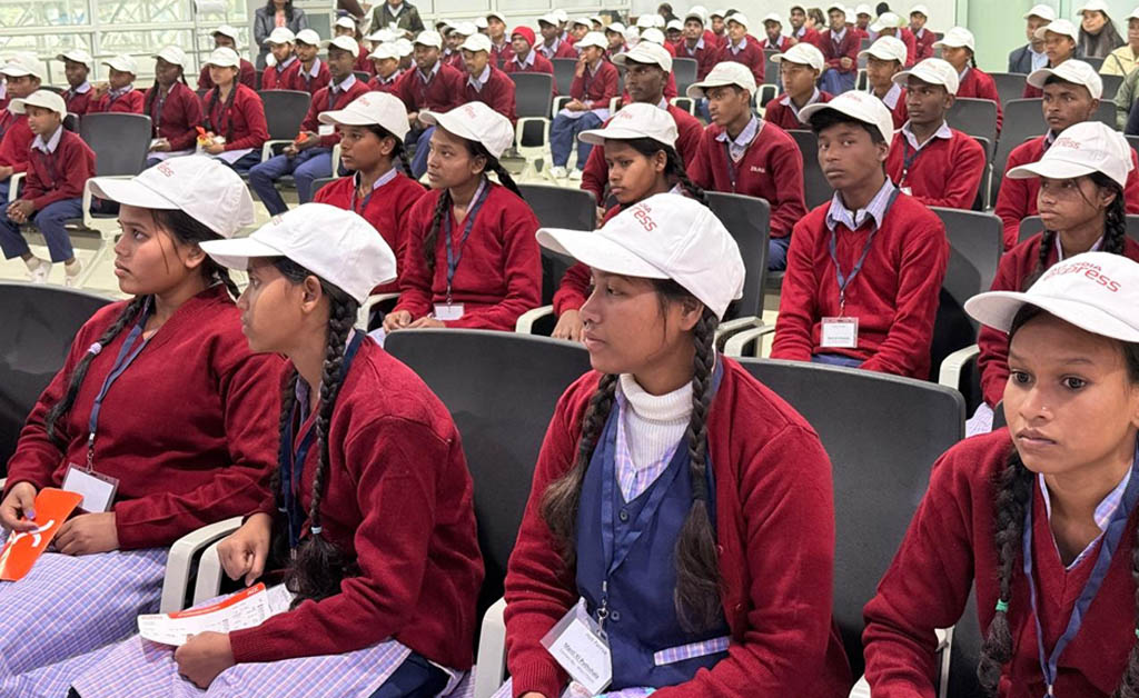 ଜୀବନର ପ୍ରଥମ ବିମାନ ଯାତ୍ରାକୁ ଉପଭୋଗ କଲେ ୧୫୦ ଛାତ୍ରଛାତ୍ରୀ ଜୀବନର ପ୍ରଥମ ବିମାନ ଯାତ୍ରାକୁ ଉପଭୋଗ କଲେ ୧୫୦ ଛାତ୍ରଛାତ୍ରୀ