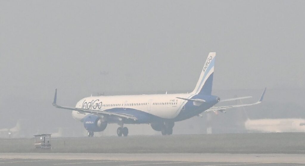 ଘନ କୁହୁଡି ଯୋଗୁଁ ଦିଲ୍ଲୀ ବିମାନ ବନ୍ଦରରେ 128 ଟି ବିମାନ ବାତିଲ, ଅସୁବିଧାରେ ଯାତ୍ରୀ ଘନ କୁହୁଡି ଯୋଗୁଁ