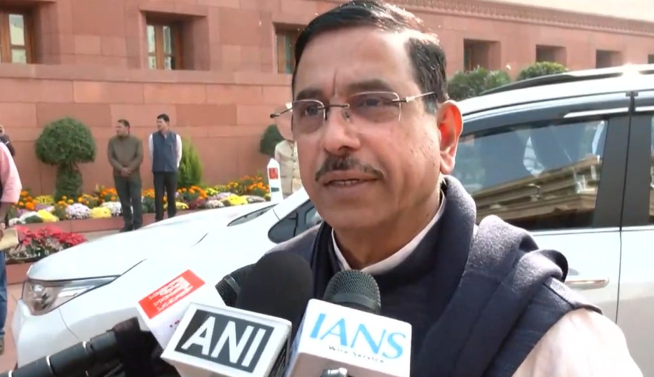 ମୁଖ୍ୟମନ୍ତ୍ରୀ ରେବନ୍ତ ରେଡ୍ଡୀଙ୍କ ହିନ୍ଦୁ ଦେବତାଙ୍କ ଉପରେ ମନ୍ତବ୍ୟକୁ ନେଇ ମନ୍ତ୍ରୀ ପ୍ରହଲ୍ଲାଦ ଜୋଶୀଙ୍କ ନିନ୍ଦା ମୁଖ୍ୟମନ୍ତ୍ରୀ ରେବନ୍ତ ରେଡ୍ଡୀ