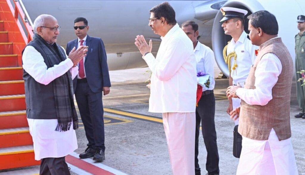 ଭୁବନେଶ୍ବରରେ ପହଞ୍ଚିଲେ ଉପରାଷ୍ଟ୍ରପତି ସିପି ରାଧାକ୍ରିଷ୍ଣନ ଉପରାଷ୍ଟ୍ରପତି ସିପି ରାଧାକ୍ରିଷ୍ଣନ