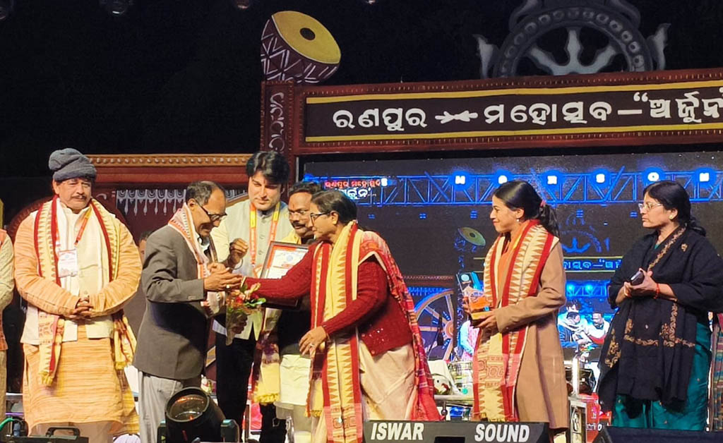 ରଣପୁର ମହୋତ୍ସବ ‘ଅର୍ଜୁନ–୨୦୨୬’ ଉଦଯାପିତ: ଦୀପ୍ତିରେଖାଙ୍କ ଗୀତରେ ଝୁମିଲା ମଞ୍ଚ ରଣପୁର ମହୋତ୍ସବ ‘ଅର୍ଜୁନ–୨୦୨୬’ ଉଦଯାପିତ: ଦୀପ୍ତିରେଖାଙ୍କ ଗୀତରେ ଝୁମିଲା ମଞ୍ଚ