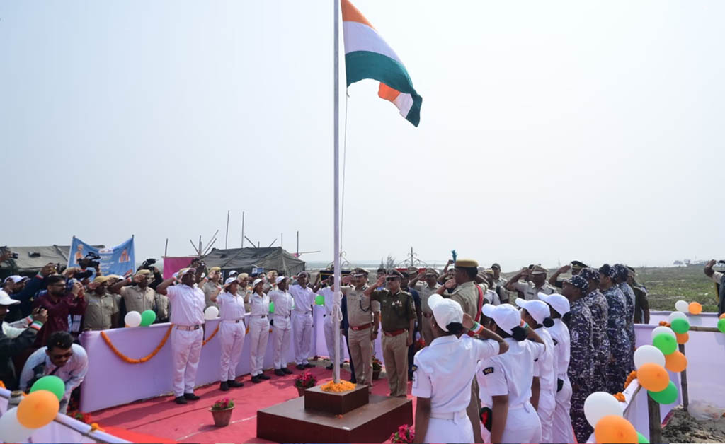 ଜନବସତି ବିହୀନ ଉଡାବାଲି ଦ୍ୱୀପରେ ଜାତୀୟ ପତାକା ଉତ୍ତୋଳନ କଲେ ରାଜ୍ୟ ଆରକ୍ଷୀ ମହାନିର୍ଦ୍ଦେଶକ ଜନବସତି ବିହୀନ ଉଡାବାଲି ଦ୍ୱୀପରେ ଜାତୀୟ ପତାକା ଉତ୍ତୋଳନ କଲେ ରାଜ୍ୟ ଆରକ୍ଷୀ ମହାନିର୍ଦ୍ଦେଶକ