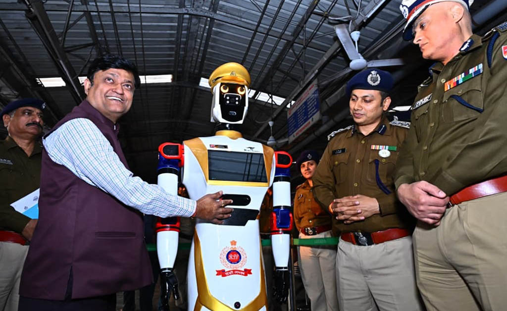 ବିଶାଖାପାଟଣା ରେଳ ଷ୍ଟେସନରେ ହ୍ୟୁମାନଏଡ୍ ରୋବୋଟ୍ ପ୍ରଚଳନ କଲା ପୂର୍ବତଟ ରେଳପଥ ବିଶାଖାପାଟଣା ରେଳ ଷ୍ଟେସନରେ ହ୍ୟୁମାନଏଡ୍ ରୋବୋଟ୍ ପ୍ରଚଳନ କଲା ପୂର୍ବତଟ ରେଳପଥ