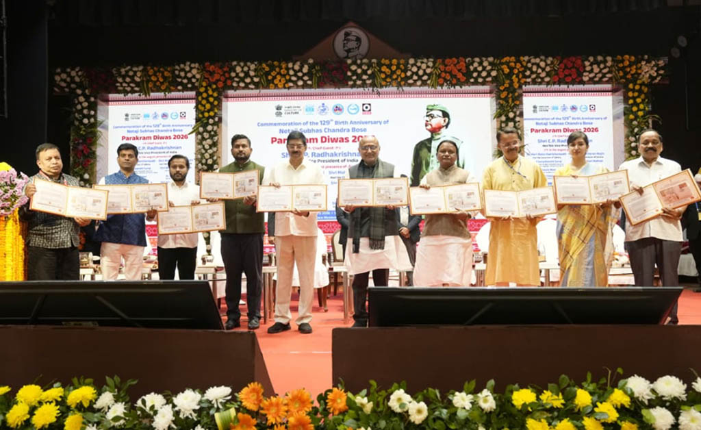 କଟକଠାରେ ପରାକ୍ରମ ଦିବସ ସମାରୋହରେ ଯୋଗ ଦେଲେ ଉପରାଷ୍ଟ୍ରପତି କଟକଠାରେ ପରାକ୍ରମ ଦିବସ ସମାରୋହରେ ଯୋଗ ଦେଲେ ଉପରାଷ୍ଟ୍ରପତି