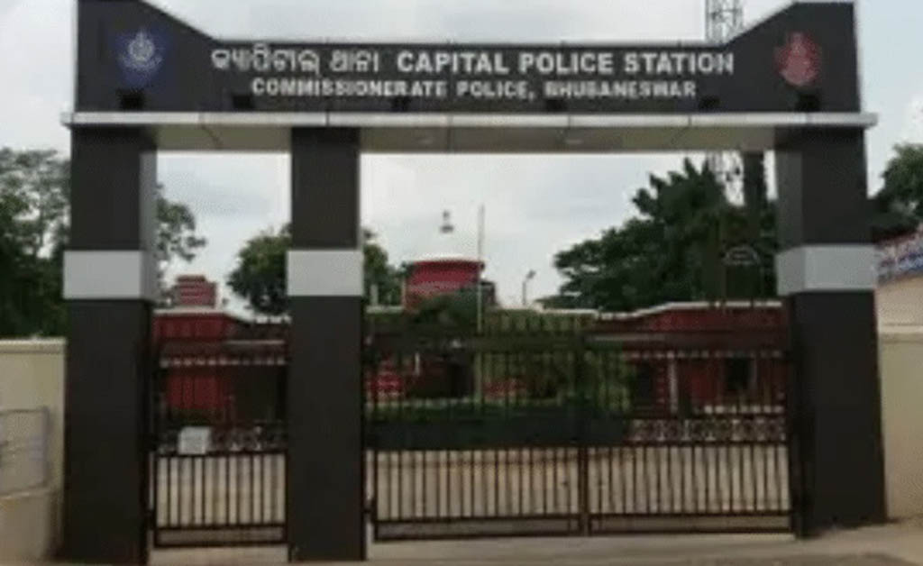 ମନ୍ତ୍ରୀଙ୍କ ସହାୟକଙ୍କ ମୃତ୍ୟୁ: ତଦନ୍ତ କରୁଛି କ୍ୟାପିଟାଲ ଥାନା ପୋଲିସ ବିଦ୍ୟୁତ ଆଘାତରେ ମନ୍ତ୍ରୀଙ୍କ ସହାୟକଙ୍କ ମୃତ୍ୟୁ: ତଦନ୍ତ କରୁଛି କ୍ୟାପିଟାଲ ଥାନା ପୋଲିସ