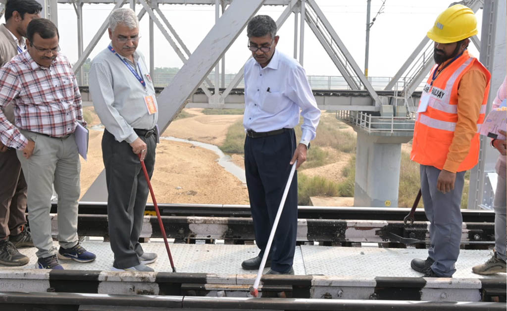 ପୂର୍ବତଟ ରେଳପଥ ମହାପ୍ରବନ୍ଧକଙ୍କ ଟିଟିଲାଗଡ଼ – ସମ୍ବଲପୁର ରେଳ ସେକ୍ସନ ନୀରିକ୍ଷଣ ପୂର୍ବତଟ ରେଳପଥ ମହାପ୍ରବନ୍ଧକଙ୍କ ଟିଟିଲାଗଡ଼ - ସମ୍ବଲପୁର ରେଳ ସେକ୍ସନ ନୀରିକ୍ଷଣ