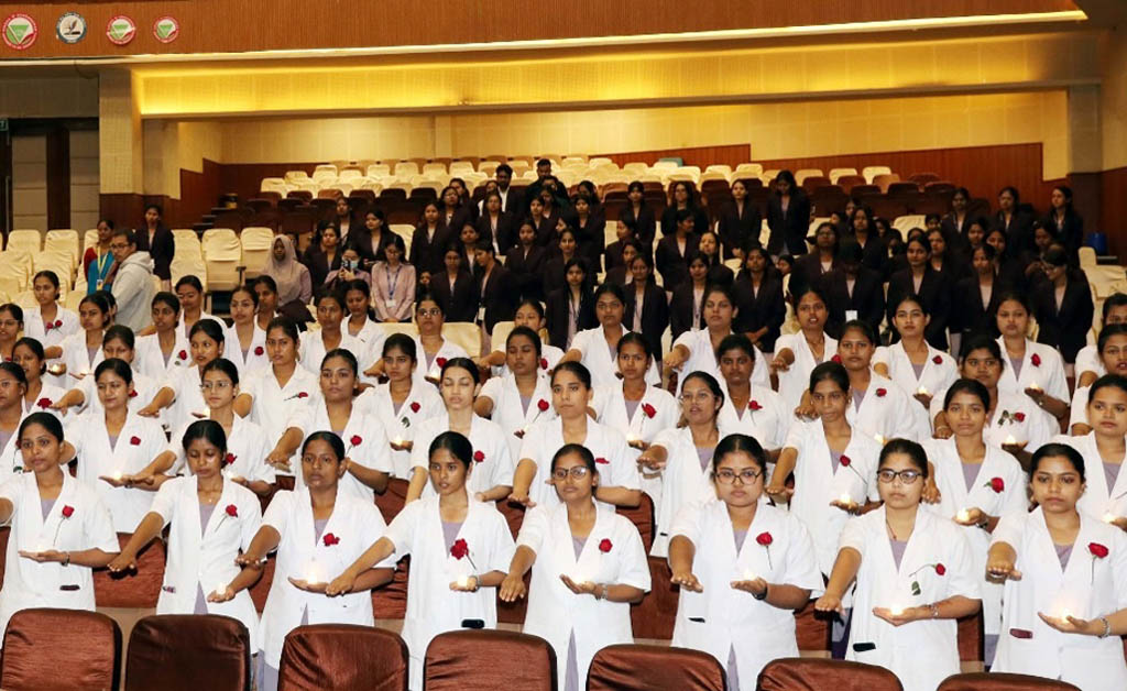 ସମ୍ ନର୍ସିଂ କଲେଜ ପକ୍ଷରୁ ବିଏସ୍ସି ନର୍ସିଂ ଏବଂ ଜିଏନ୍ଏମ୍ର ନୂତନ ଛାତ୍ରଛାତ୍ରୀଙ୍କ ଶପଥ ପାଠ ସମ୍ ନର୍ସିଂ କଲେଜ ପକ୍ଷରୁ ବିଏସ୍ସି ନର୍ସିଂ ଏବଂ ଜିଏନ୍ଏମ୍ର ନୂତନ ଛାତ୍ରଛାତ୍ରୀଙ୍କ ଶପଥ ପାଠ