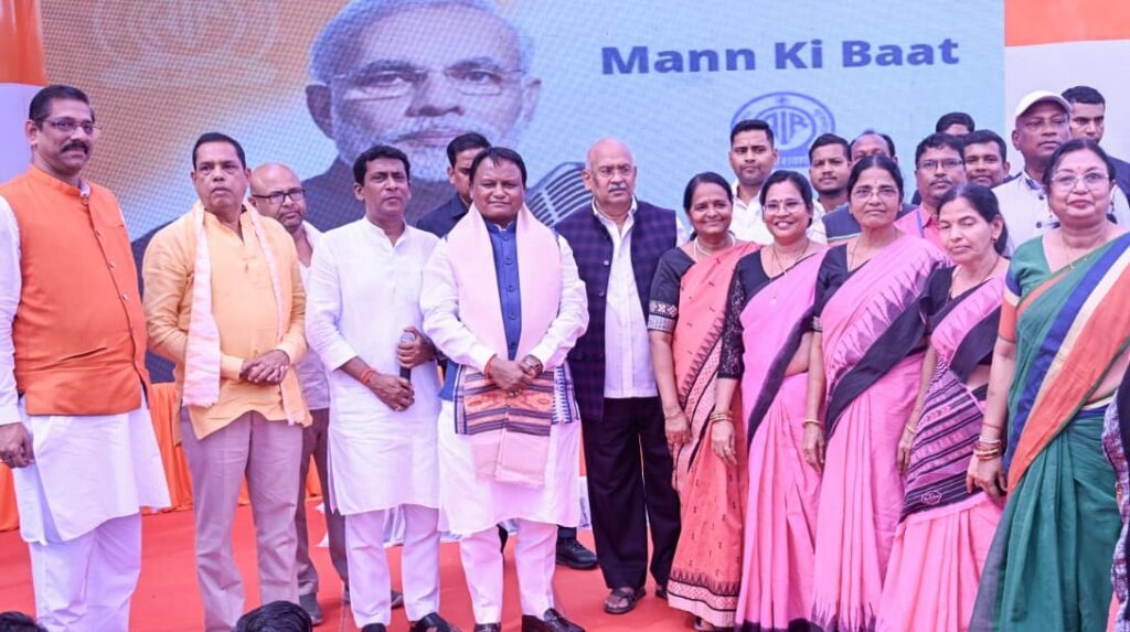 ସ୍କୁଲ ପିଲାଙ୍କ ଗହଣରେ