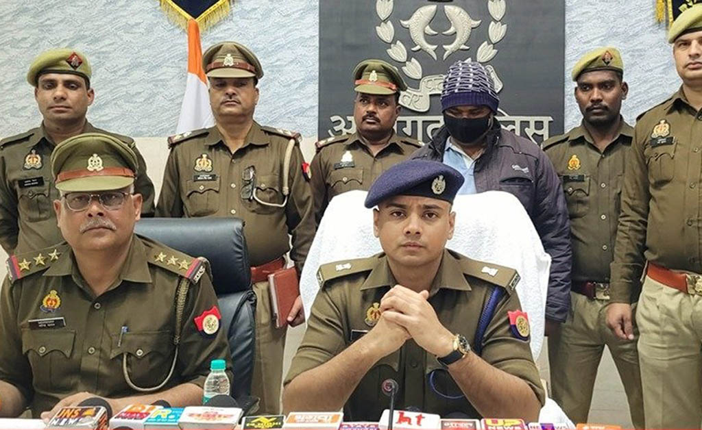 ଓଡ଼ିଶାରୁ ଉତ୍ତରପ୍ରଦେଶ ଗଞ୍ଜେଇ ଚାଲାଣ: ୨.୫ କୋଟିର ଗଞ୍ଜେଇ ଜବତ, ଜଣେ ଗିରଫ, ୬ ଫେରାର୍ ଓଡ଼ିଶାରୁ ଉତ୍ତରପ୍ରଦେଶ ଗଞ୍ଜେଇ ଚାଲାଣ: ୨.୫ କୋଟିର ଗଞ୍ଜେଇ ଜବତ, ଜଣେ ଗିରଫ, ୬ ଫେରାର୍