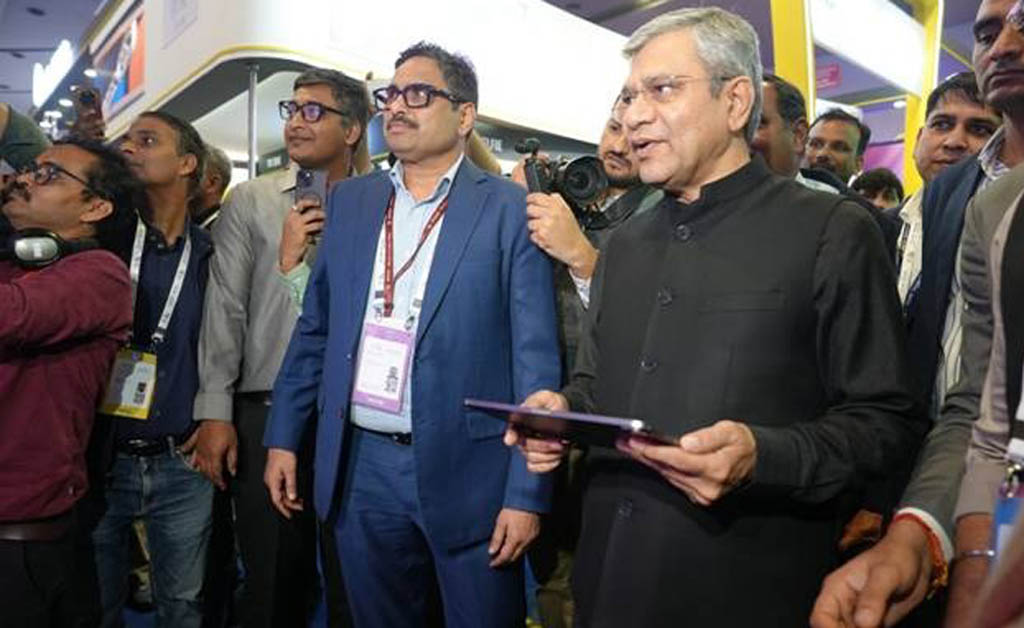 ‘ୱେଭ୍ସ କ୍ରିଏଟର୍’ କର୍ଣ୍ଣରକୁ ଉଦଘାଟନ କଲେ ଅଶ୍ୱିନୀ ବୈଷ୍ଣବ ‘ୱେଭ୍ସ କ୍ରିଏଟର୍’ କର୍ଣ୍ଣରକୁ ଉଦଘାଟନ କଲେ ଅଶ୍ୱିନୀ ବୈଷ୍ଣବ