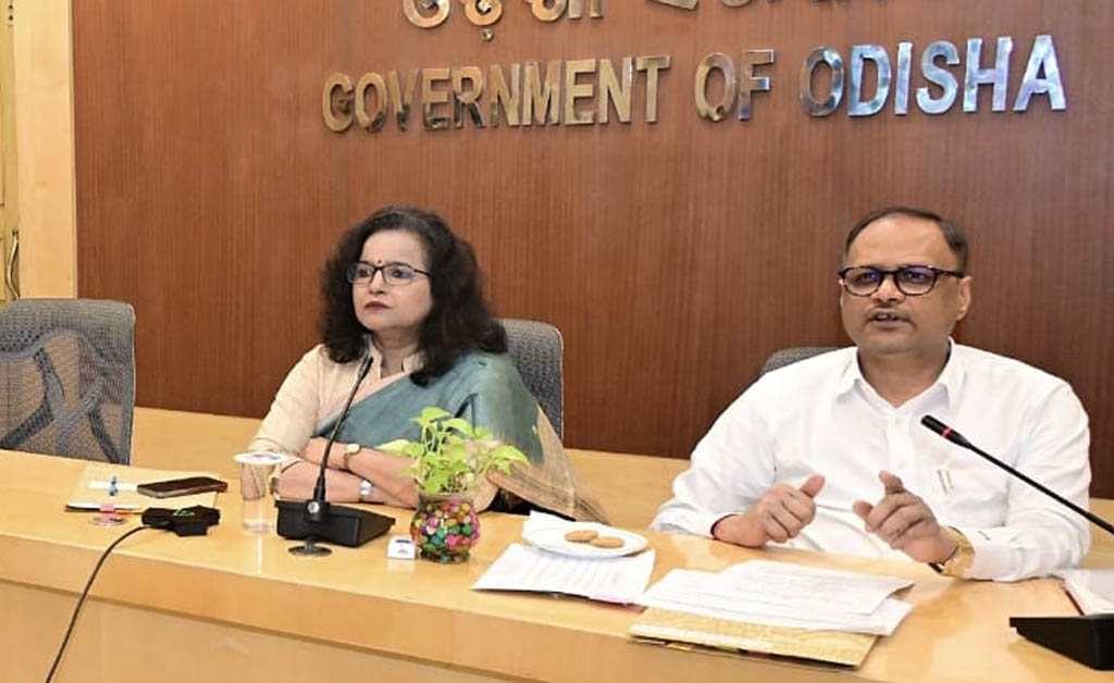 ସମସ୍ତ ଜିଲ୍ଲାର ଜିଲ୍ଲାପାଳମାନଙ୍କ ସହିତ ସମୀକ୍ଷା କଲେ ମୁଖ୍ୟ ଶାସନ ସଚିବ Anu Garg Reviews District Development Projects and Drinking Water Schemes