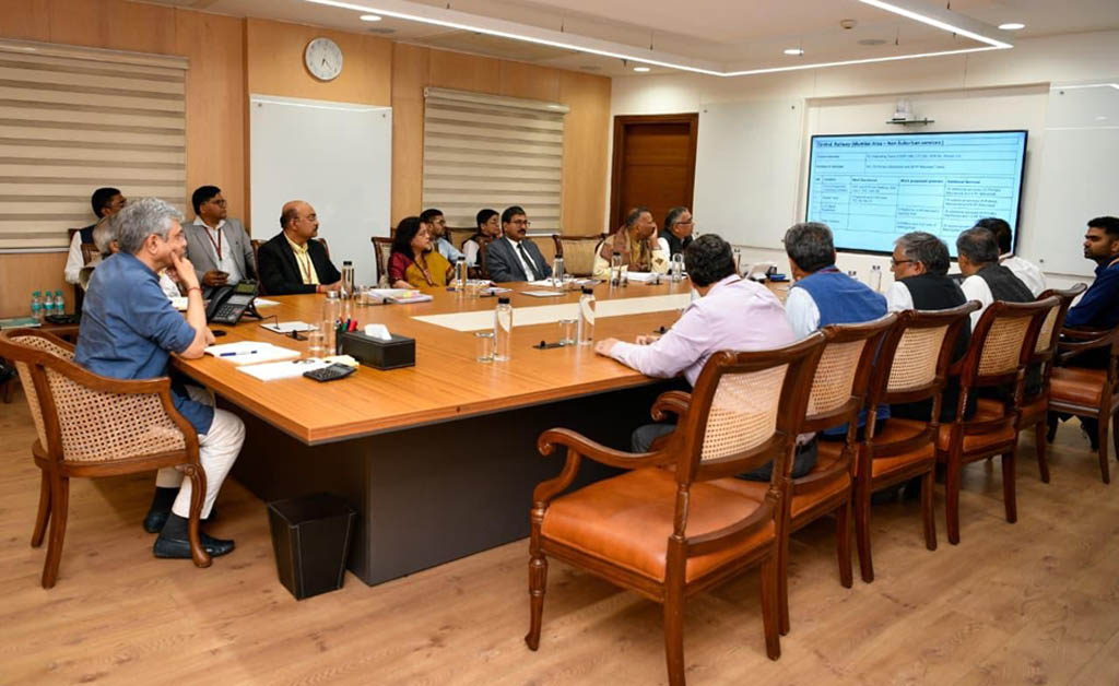 ସାରା ଦେଶରେ ଯାତ୍ରୀ ଟର୍ମିନାଲର କ୍ଷମତା ବୃଦ୍ଧି ପାଇଁ ଅଧିକାରୀଙ୍କୁ ନିର୍ଦ୍ଦେଶ ଦେଲେ ରେଳ ମନ୍ତ୍ରୀ ସାରା ଦେଶରେ ଯାତ୍ରୀ ଟର୍ମିନାଲର କ୍ଷମତା ବୃଦ୍ଧି ପାଇଁ ଅଧିକାରୀଙ୍କୁ ନିର୍ଦ୍ଦେଶ ଦେଲେ ରେଳ ମନ୍ତ୍ରୀ