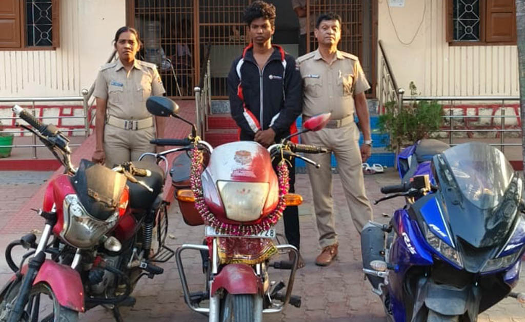 ୩ ଦାମୀ ମୋଟରସାଇକେଲ ଜବତ କଲା ବଡ଼ବଜାର ଥାନା ପୋଲିସ: ଲୁଟେରା ଗିରଫ ୩ ଦାମୀ ମୋଟରସାଇକେଲ ଜବତ: ଲୁଟେରା ଗିରଫ