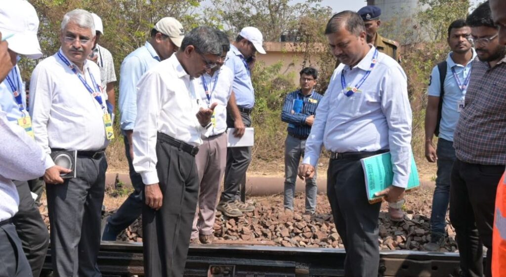 ପୂର୍ବତଟ ରେଳପଥ