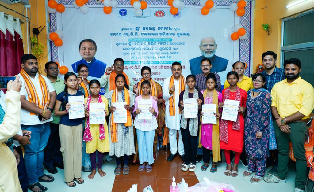 ପୁରୀରେ ଏଚପିଭି ଟିକାକରଣର ଶୁଭାରମ୍ଭ କଲେ ଉପମୁଖ୍ୟମନ୍ତ୍ରୀ Pravati Parida Inaugurated HPV Vaccine in Puri