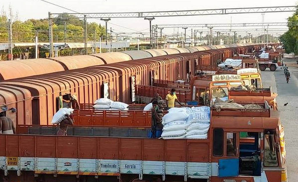 ଦେଶରେ ପ୍ରଥମ ହେଲା ପୂର୍ବତଟ ରେଳପଥ: ବର୍ଷକରେ ପରିବହନ କଲା ୫୦୦ ମେଟ୍ରିକ ଟନ୍ ପଣ୍ୟ ଦେଶରେ ପ୍ରଥମ ହେଲା ପୂର୍ବତଟ ରେଳପଥ: ବର୍ଷକରେ ପରିବହନ କଲା ୫୦୦ ମେଟ୍ରିକ ଟନ୍ ପଣ୍ୟ