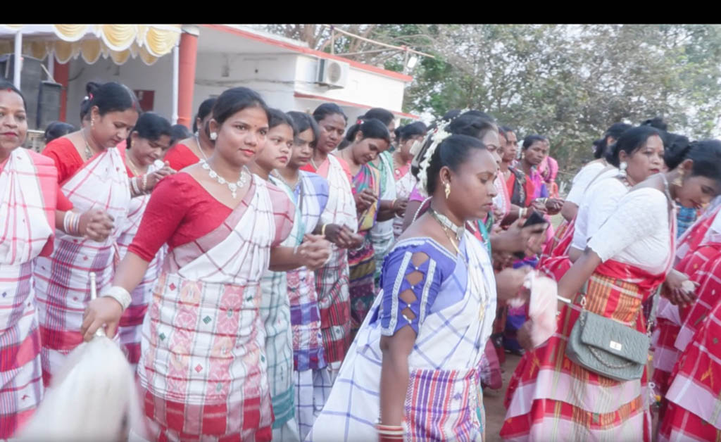 ଭୁବନେଶ୍ୱରରେ ମହାଆଡମ୍ବର ପାଳିତ ହେଲା ସାନ୍ତାଳୀ ସମ୍ପ୍ରଦାୟର ବଡ଼ ପର୍ବ ବାହା ବଙ୍ଗା Santhali Community Celebrates Baha Bonga in Bhubaneswar