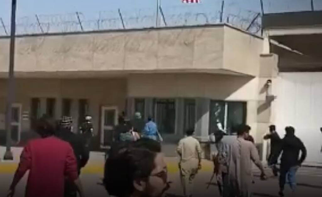 ଖାମେନେଇଙ୍କ ମୃତ୍ୟୁ ପରେ ପାକିସ୍ତାନରେ ମଧ୍ୟ ବିରୋଧ!: ଆମେରିକୀୟ ଦୂତାବାସ ଉପରେ ଆକ୍ରମଣ, ଆଠ ମୃତ ଖାମେନେଇଙ୍କ ମୃତ୍ୟୁ ପରେ ପାକିସ୍ତାନରେ ମଧ୍ୟ ବିରୋଧ!: ଆମେରିକୀୟ ଦୂତାବାସ ଉପରେ ଆକ୍ରମଣ, ଆଠ ମୃତ