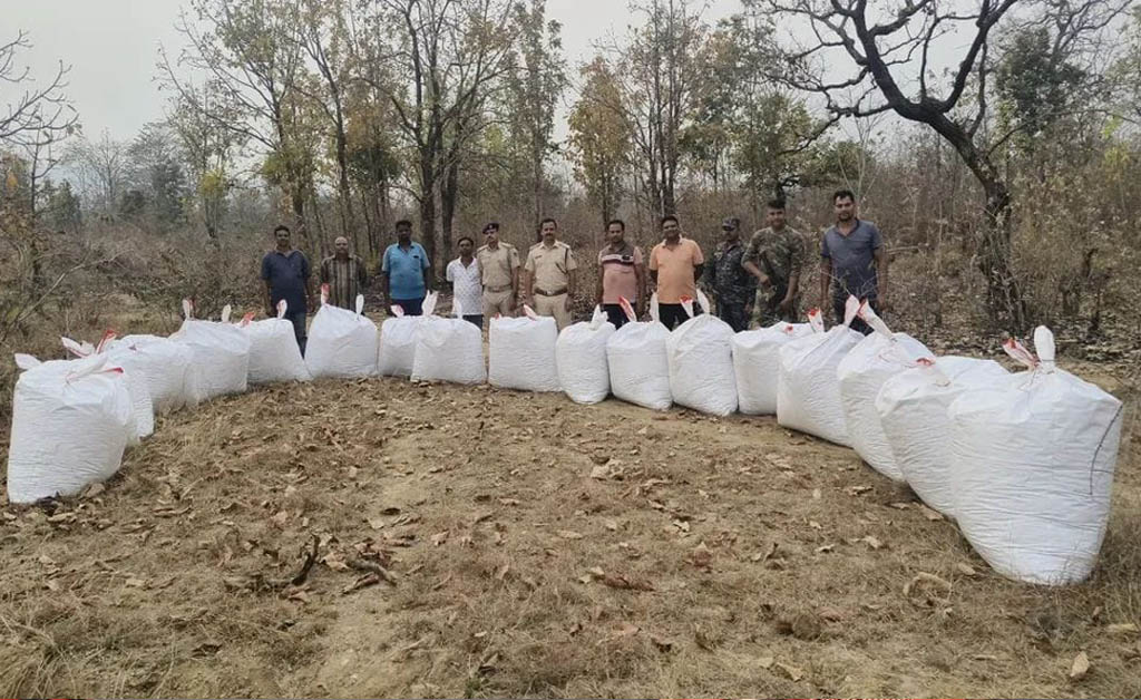 ନିଶା କାରବାର ବିରୋଧରେ ଅଭିଯାନ ଜୋରଦାର: ପ୍ରାୟ ୩ ହଜାର କେଜି ଗଞ୍ଜେଇ ଜବତ ନିଶା କାରବାର ବିରୋଧରେ ଅଭିଯାନ ଜୋରଦାର: ପ୍ରାୟ ୩ ହଜାର କେଜି ଗଞ୍ଜେଇ ଜବତ