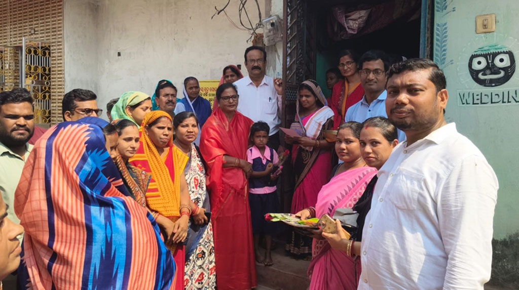 ପ୍ରବେଶ ଉତ୍ସବର ଉତ୍ସାହ: ଶିକ୍ଷା ପାଇଁ ଦ୍ୱାର ଦ୍ୱାର ବୁଲି ଶିଶୁଙ୍କୁ ନିମନ୍ତ୍ରଣ ଜଣାଇଲେ ବାଚସ୍ପତି ପ୍ରବେଶ ଉତ୍ସବର ଉତ୍ସାହ: ଶିକ୍ଷା ପାଇଁ ଦ୍ୱାର ଦ୍ୱାର ବୁଲି ଅଭିଭାବକ ଓ ଶିଶୁଙ୍କୁ ନିମନ୍ତ୍ରଣ ଜଣାଇଲେ ବାଚସ୍ପତି